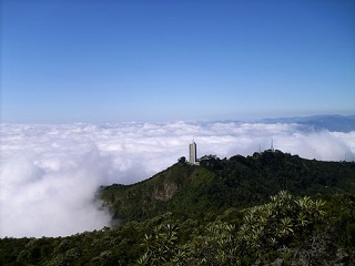 encimas de las nubes.jpg